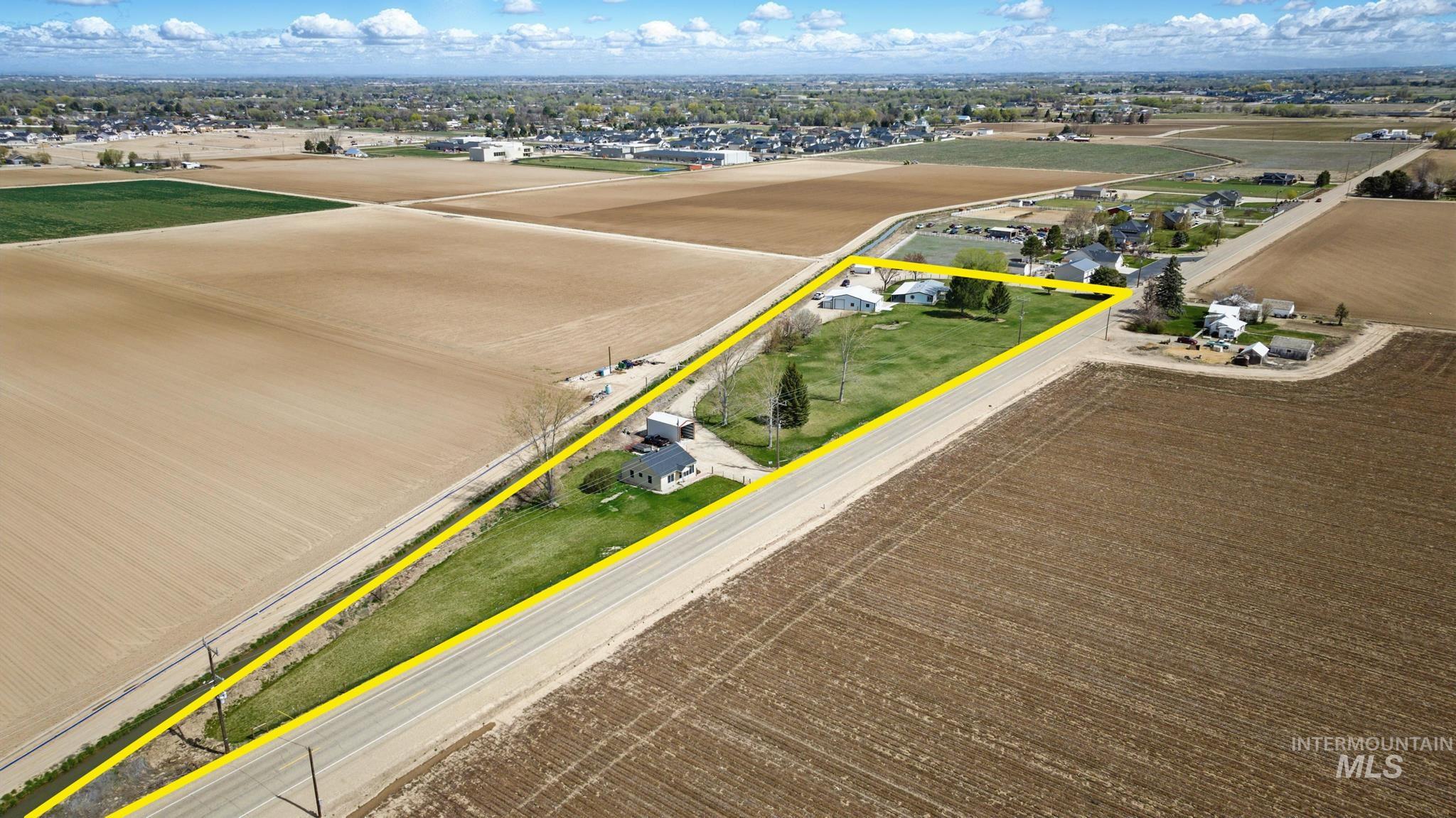 8530 Lake Shore Drive Property Photo 8