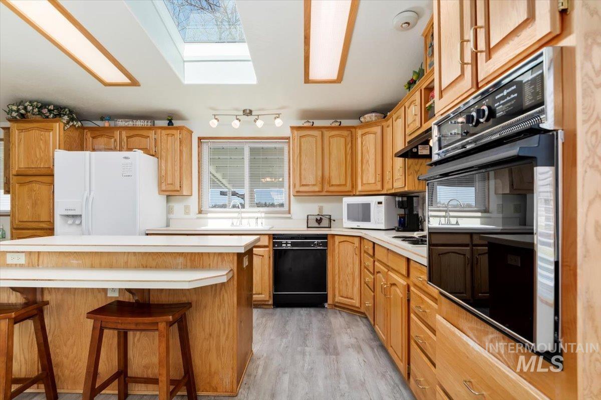 8530 Lake Shore Drive Property Photo 10