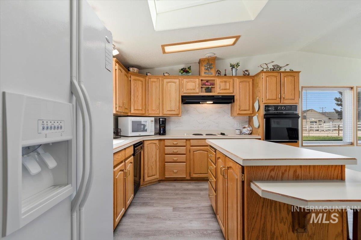 8530 Lake Shore Drive Property Photo 11