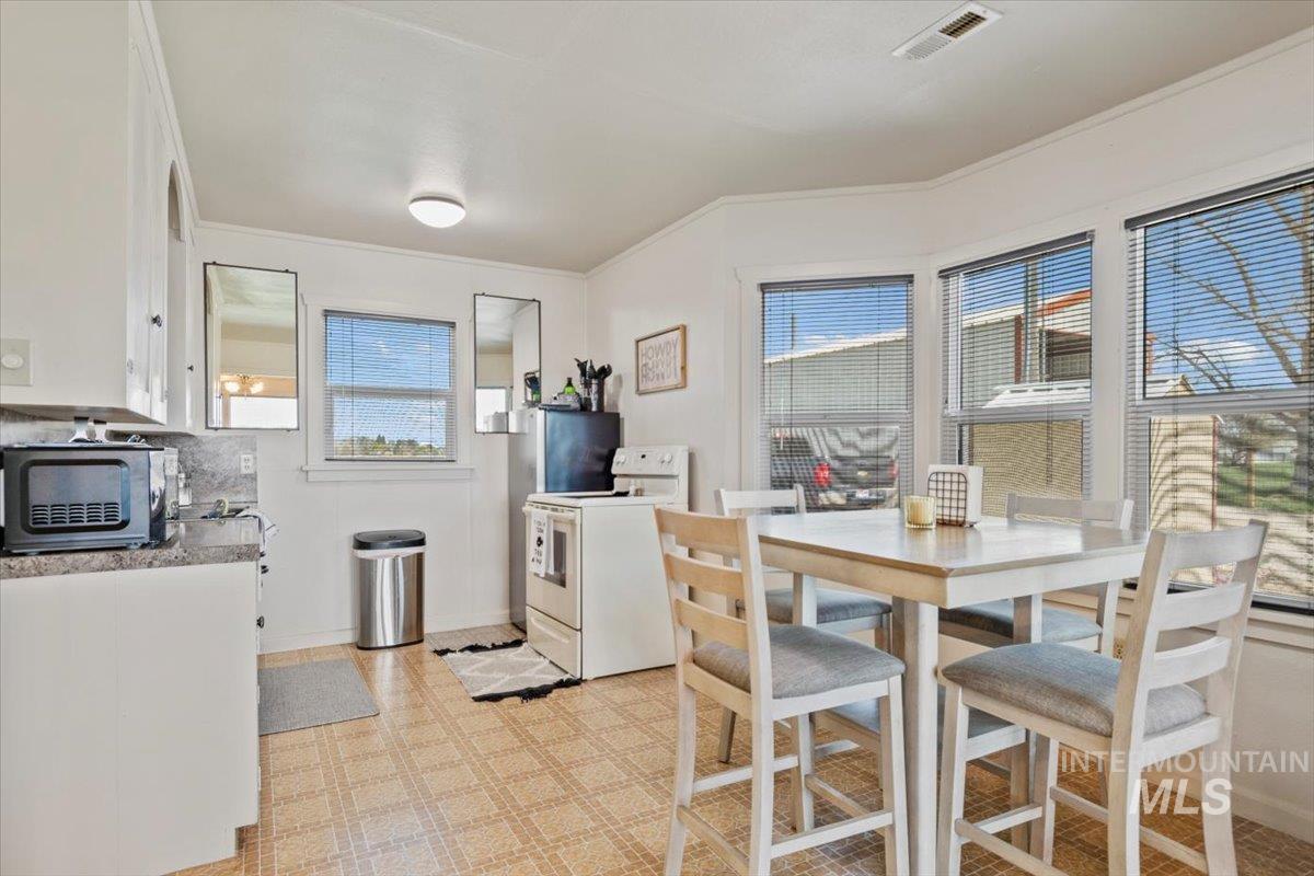 8530 Lake Shore Drive Property Photo 29