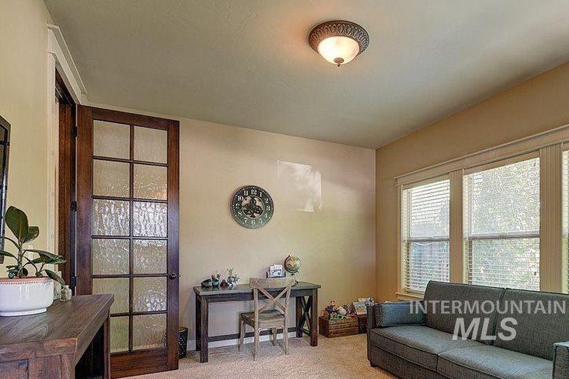1878 W Sheep Hill Ct Property Photo 6