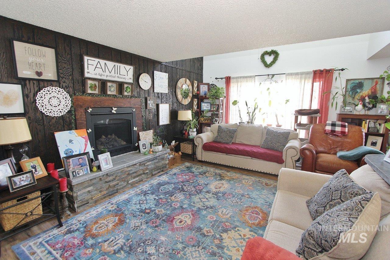 2115&2117 Pleasanton St Property Photo 2