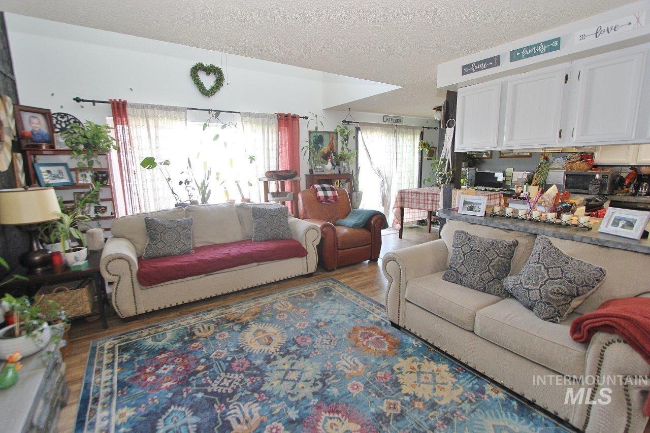 2115&2117 Pleasanton St Property Photo 3