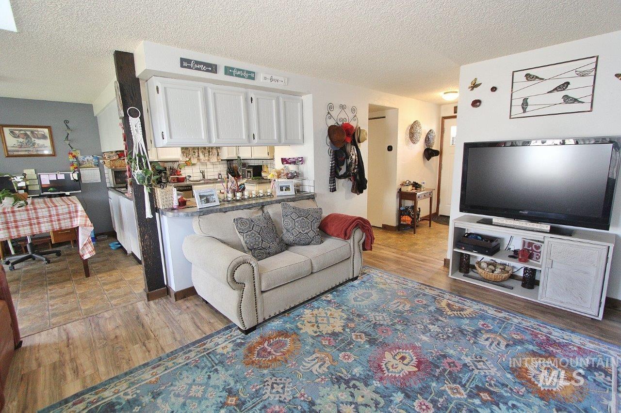 2115&2117 Pleasanton St Property Photo 4