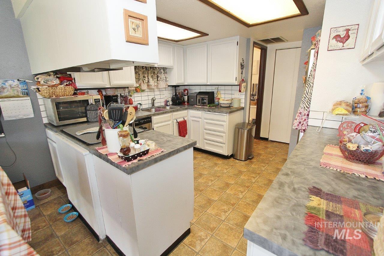 2115&2117 Pleasanton St Property Photo 6