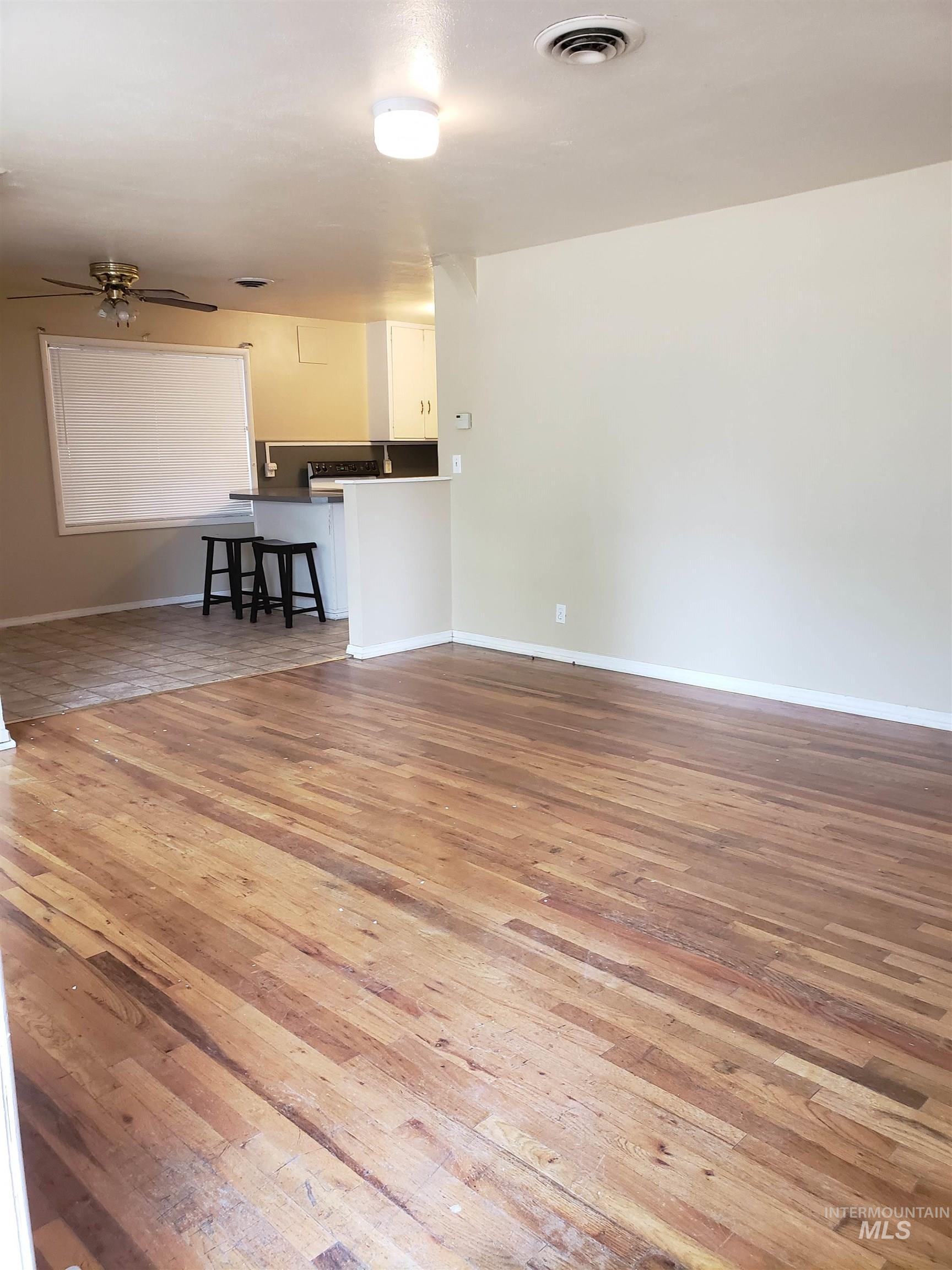 3610 W Moore St Property Photo 3