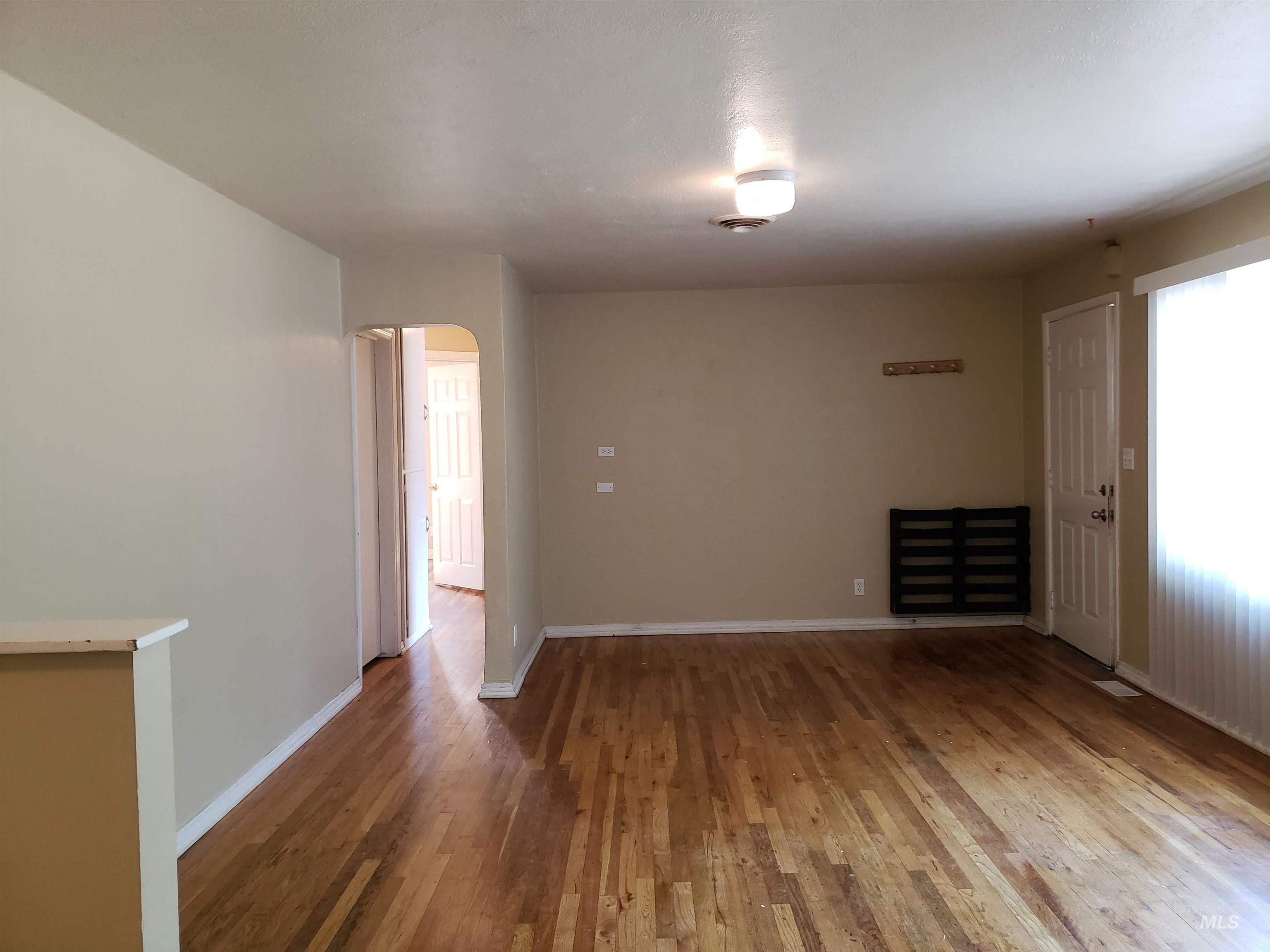 3610 W Moore St Property Photo 4
