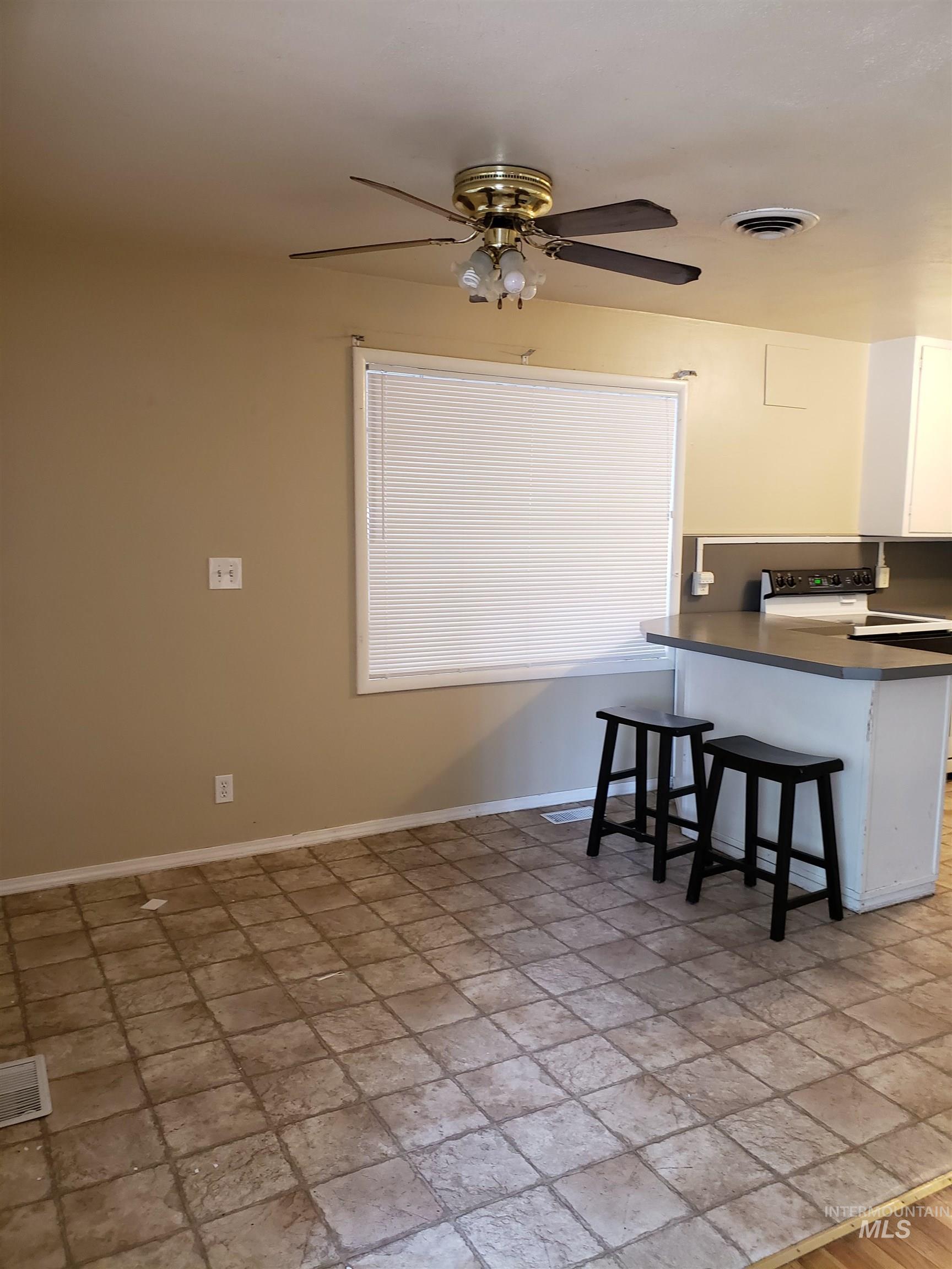 3610 W Moore St Property Photo 7