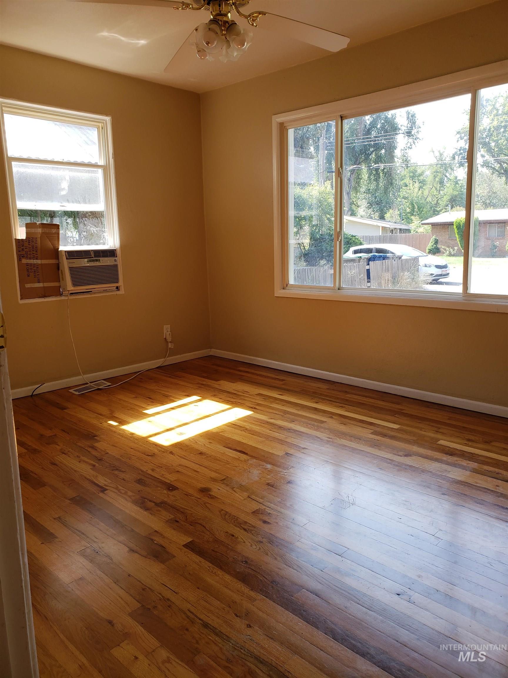 3610 W Moore St Property Photo 8