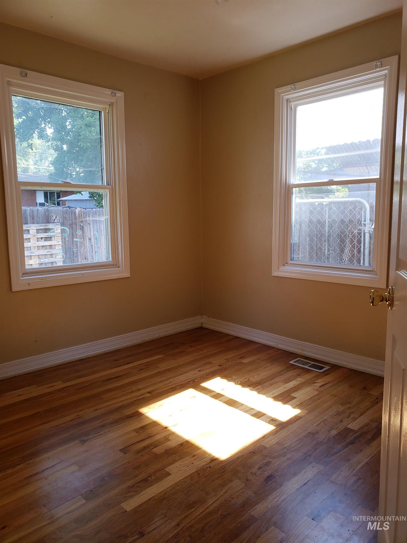 3610 W Moore St Property Photo 9
