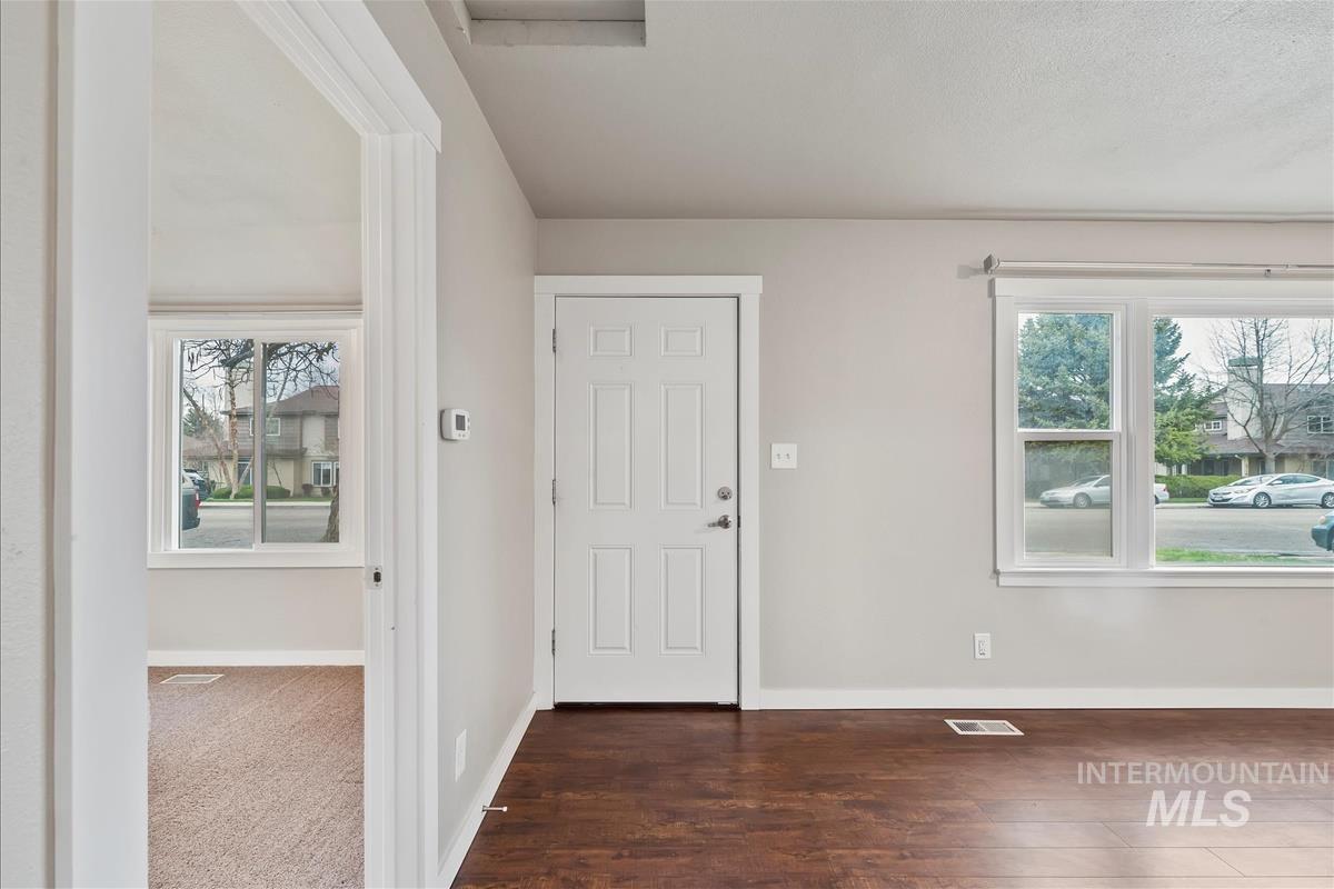 2719 W Cherry Property Photo 2