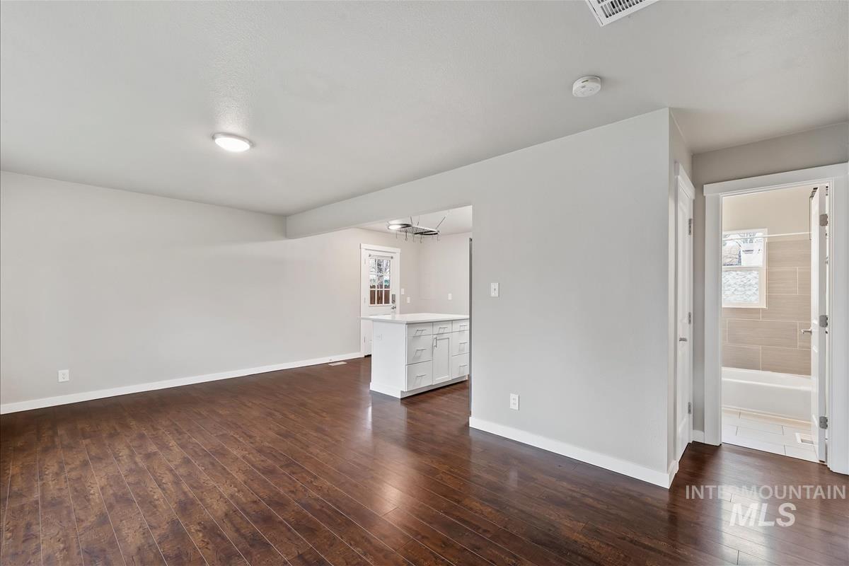 2719 W Cherry Property Photo 3