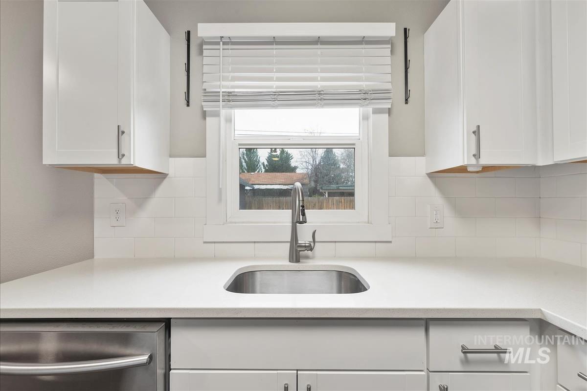 2719 W Cherry Property Photo 9