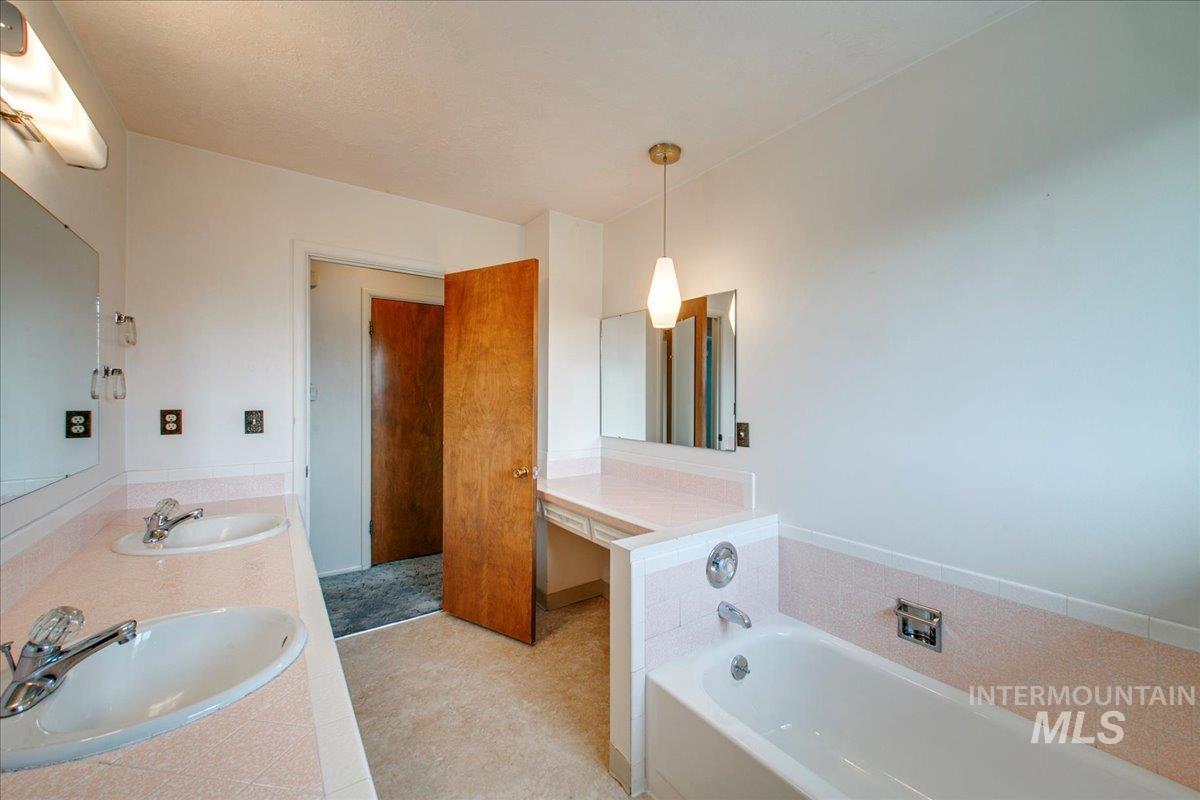 516 S Bitteroot Dr Property Photo 12