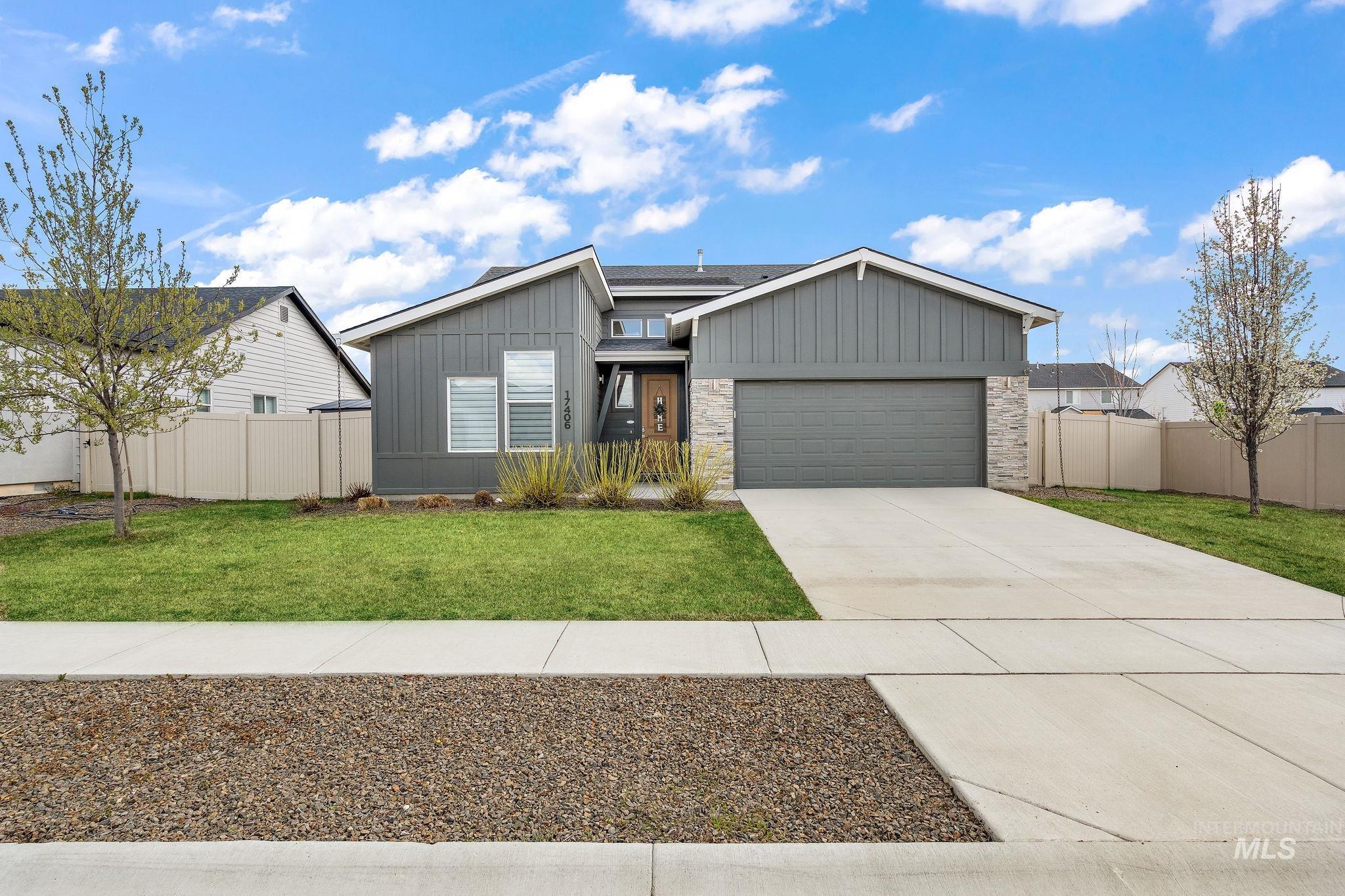 17406 N Flicker Ave Property Photo 1