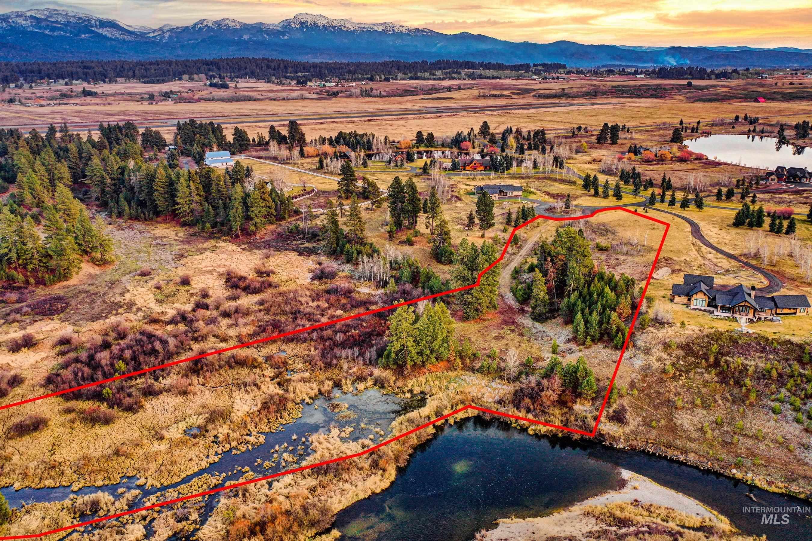 102 Saddle Court Property Photo