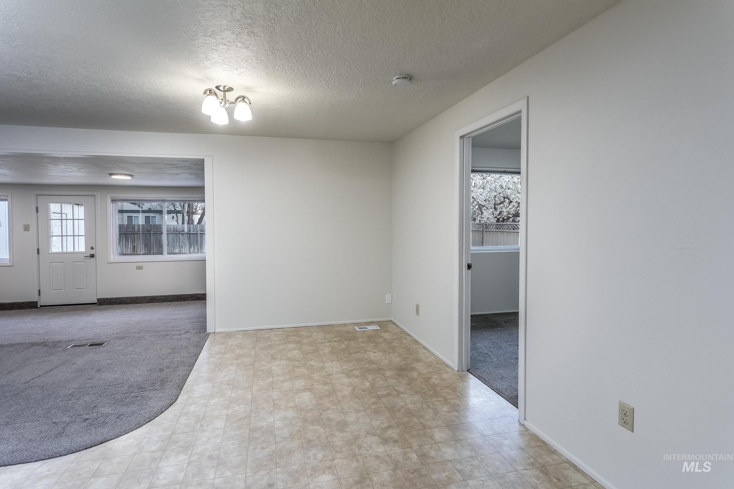 7525 W Maxwell Drive Property Photo 6