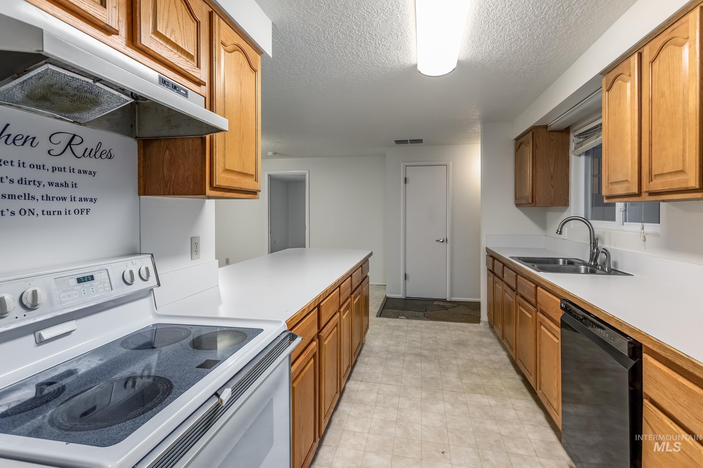7525 W Maxwell Drive Property Photo 10