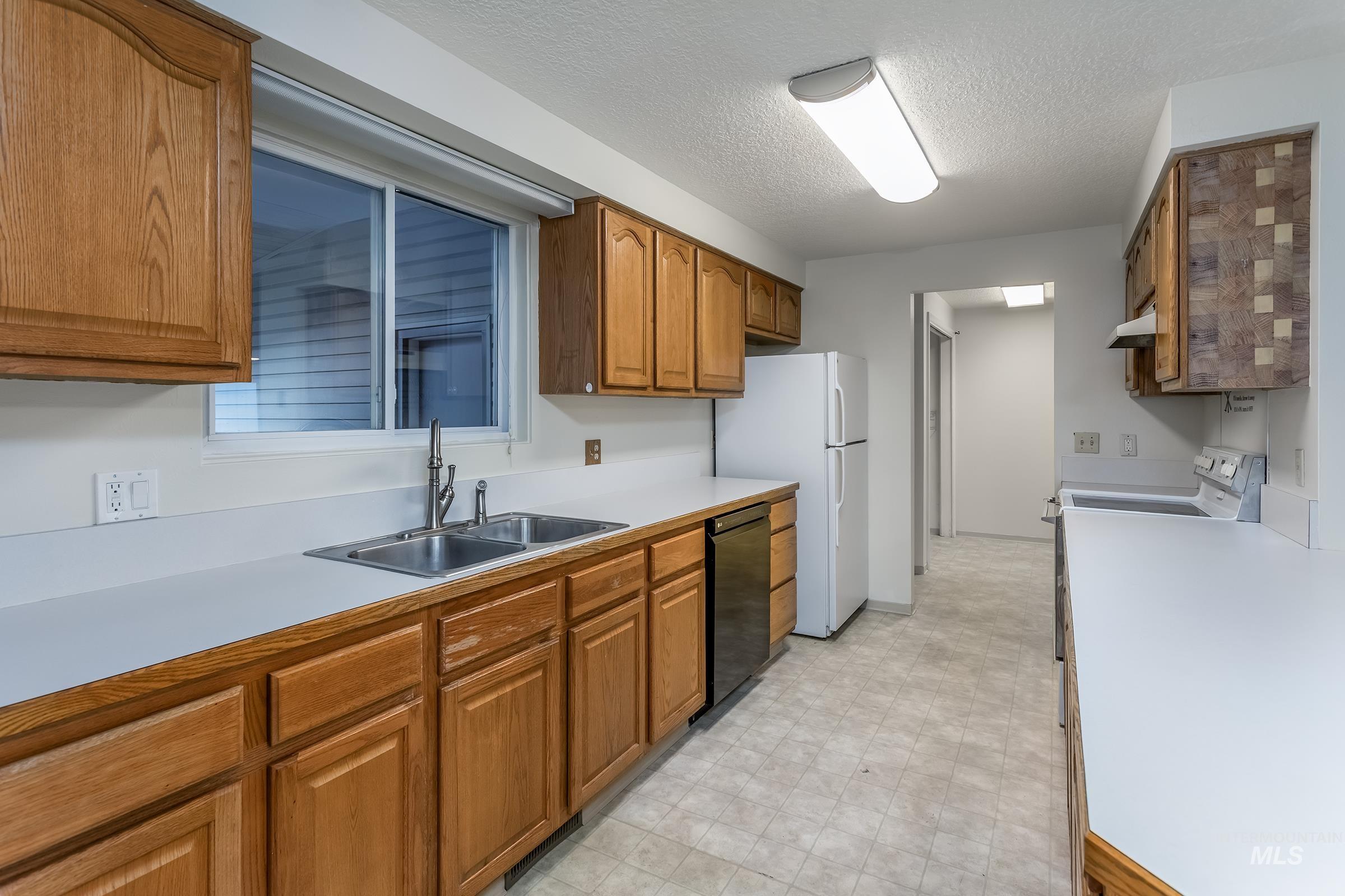 7525 W Maxwell Drive Property Photo 11