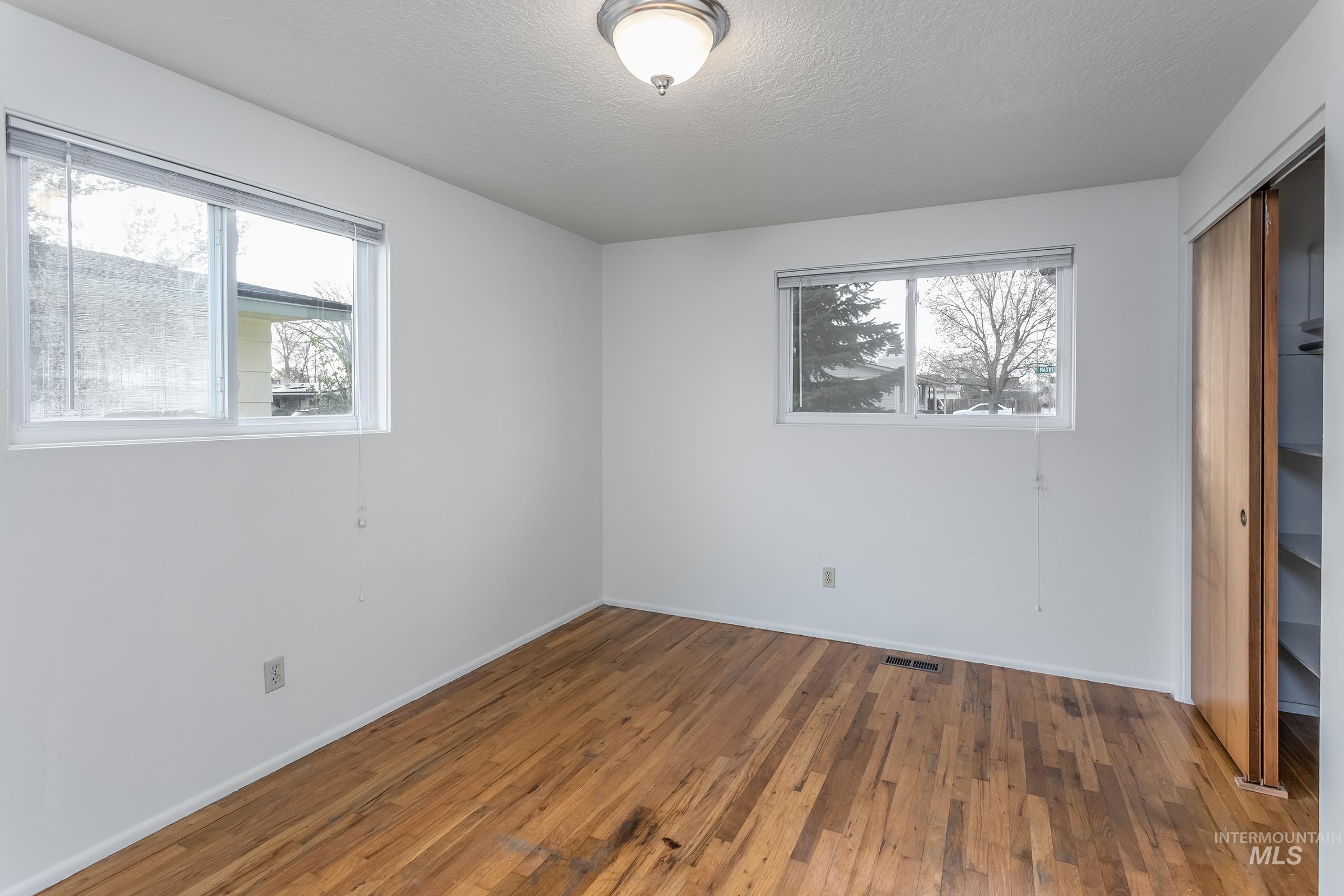 7525 W Maxwell Drive Property Photo 15