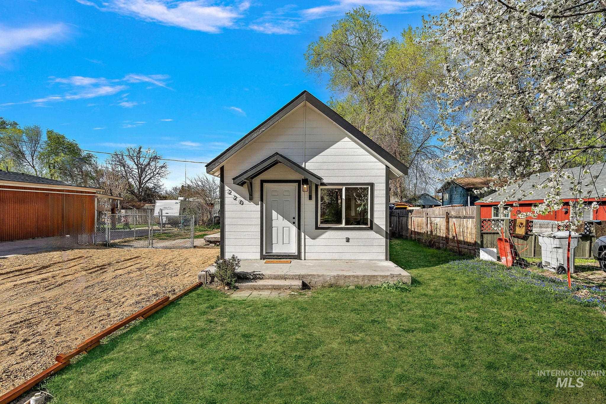 220 Hudson Avenue Property Photo 1