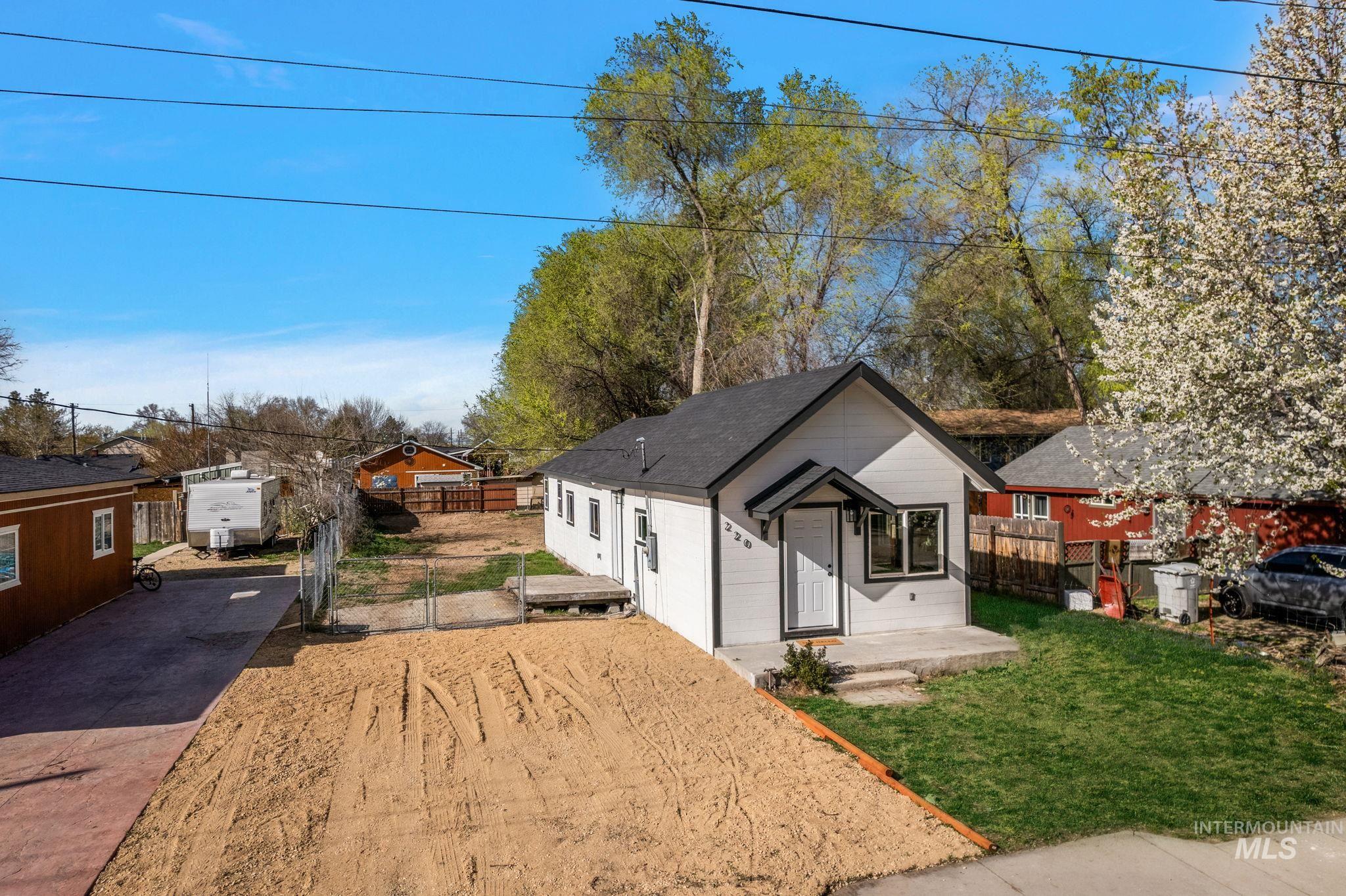 220 Hudson Avenue Property Photo 2