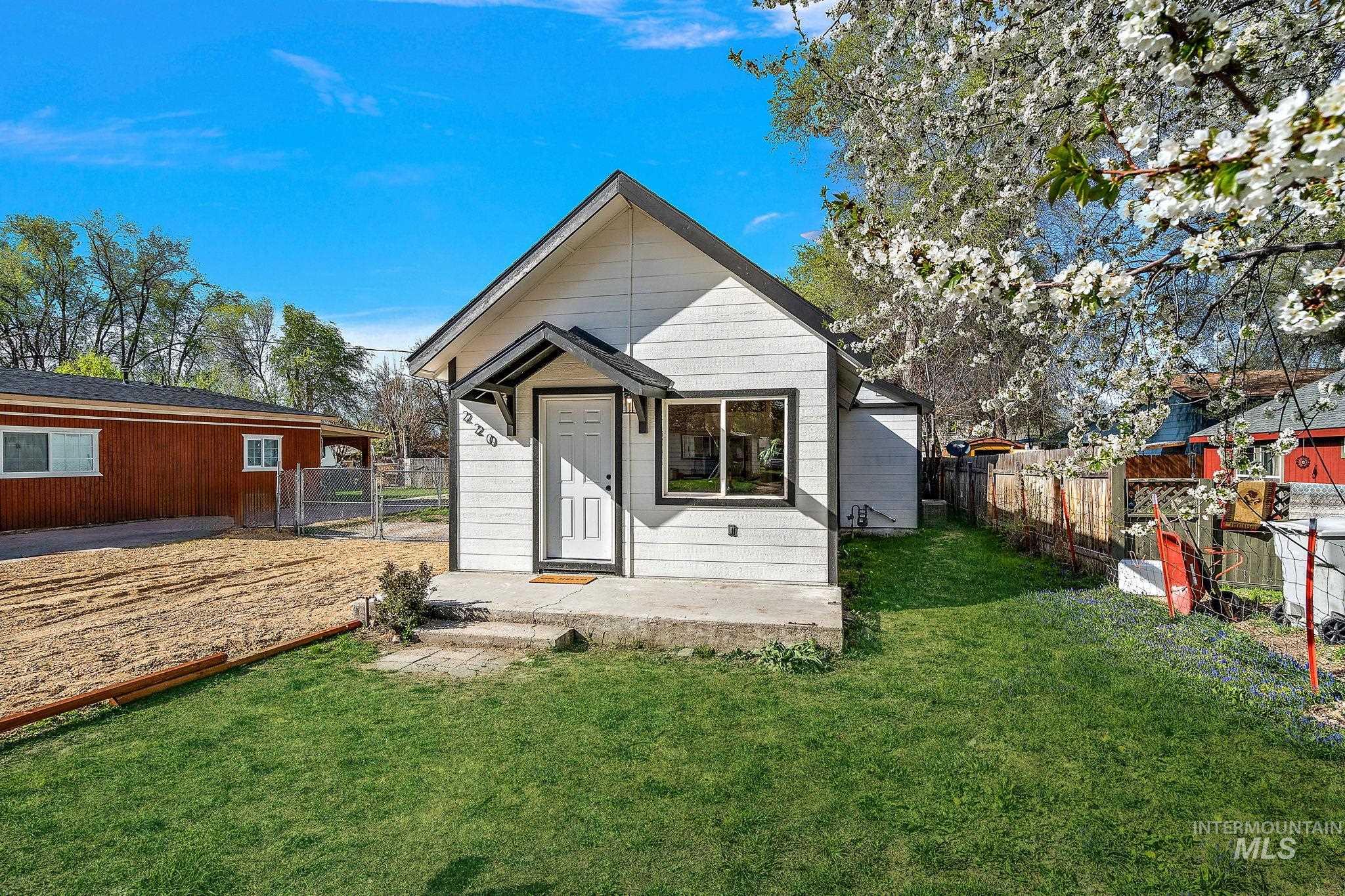 220 Hudson Avenue Property Photo 43