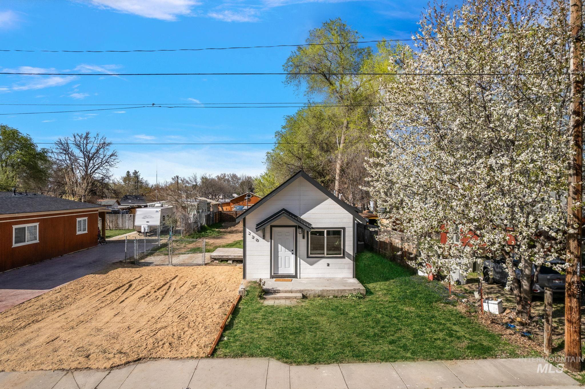 220 Hudson Avenue Property Photo 44