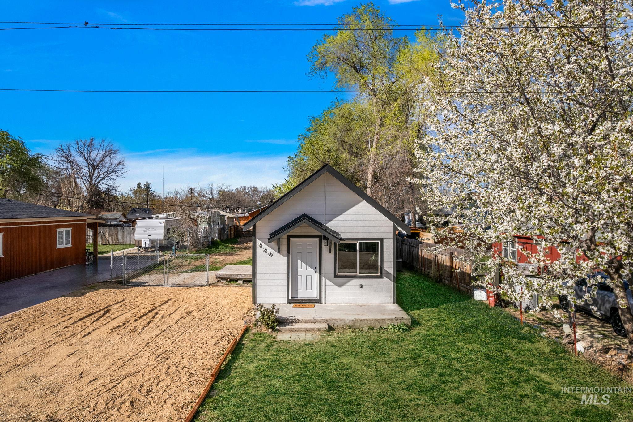 220 Hudson Avenue Property Photo 45