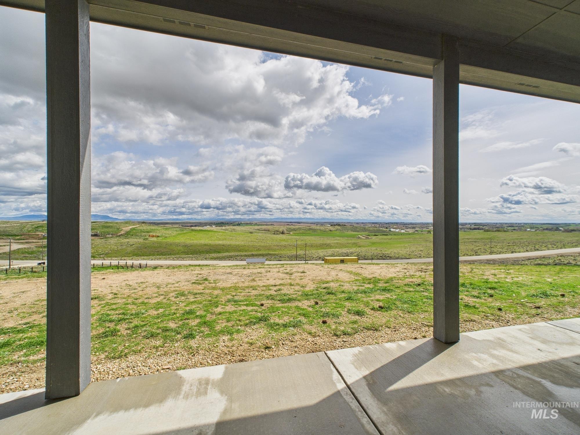 665 Tower Lane Property Photo 3