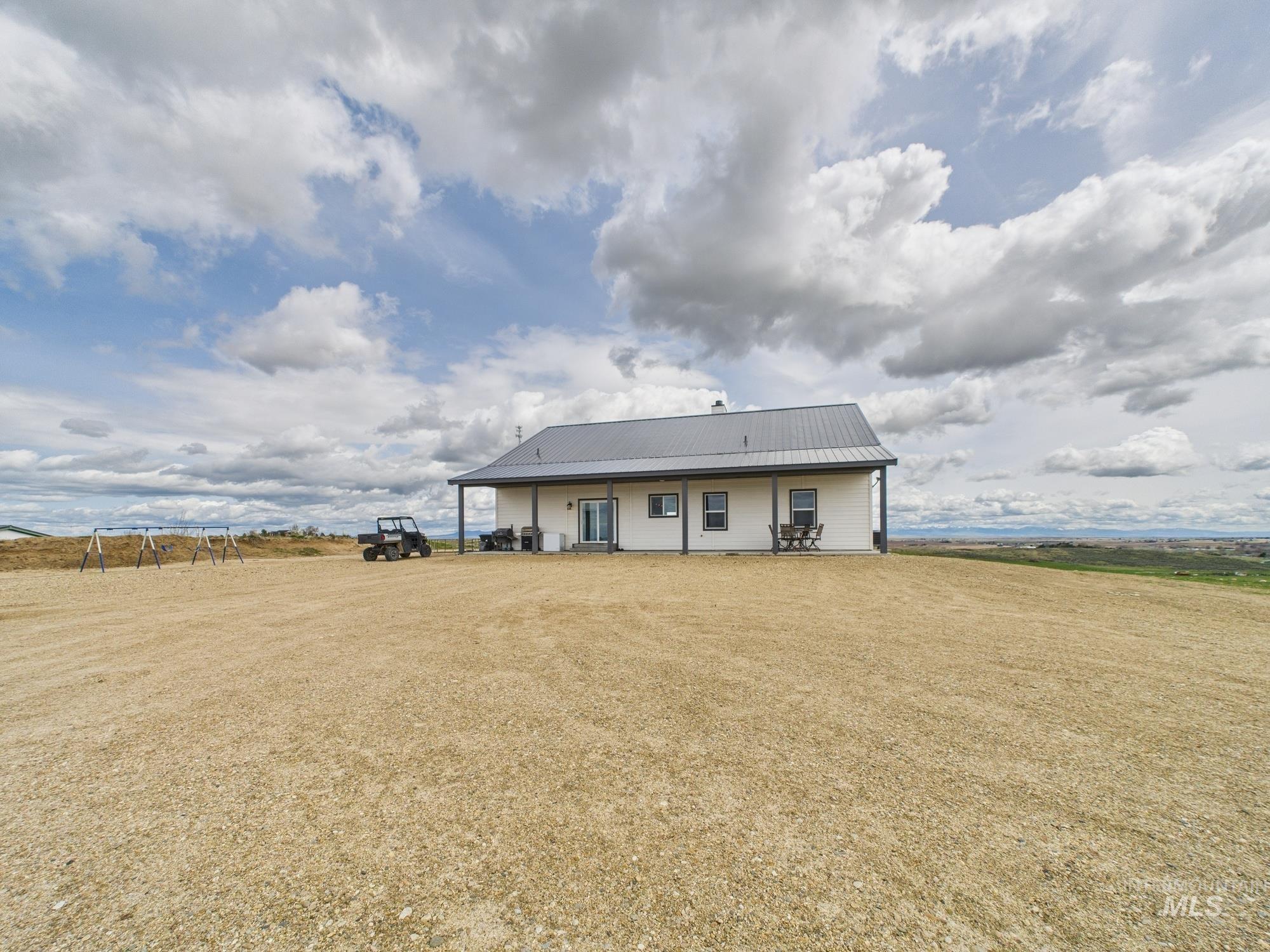 665 Tower Lane Property Photo 4
