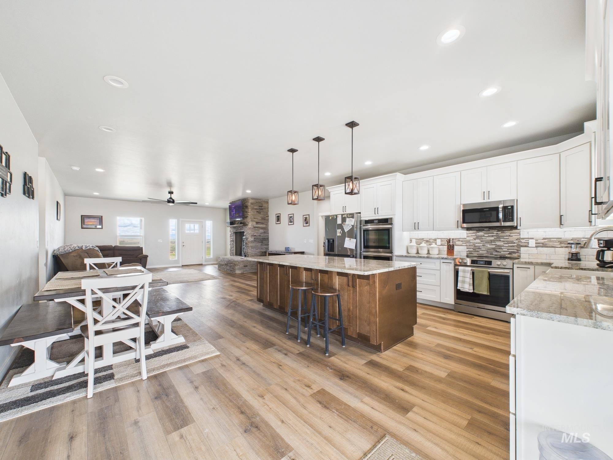 665 Tower Lane Property Photo 8