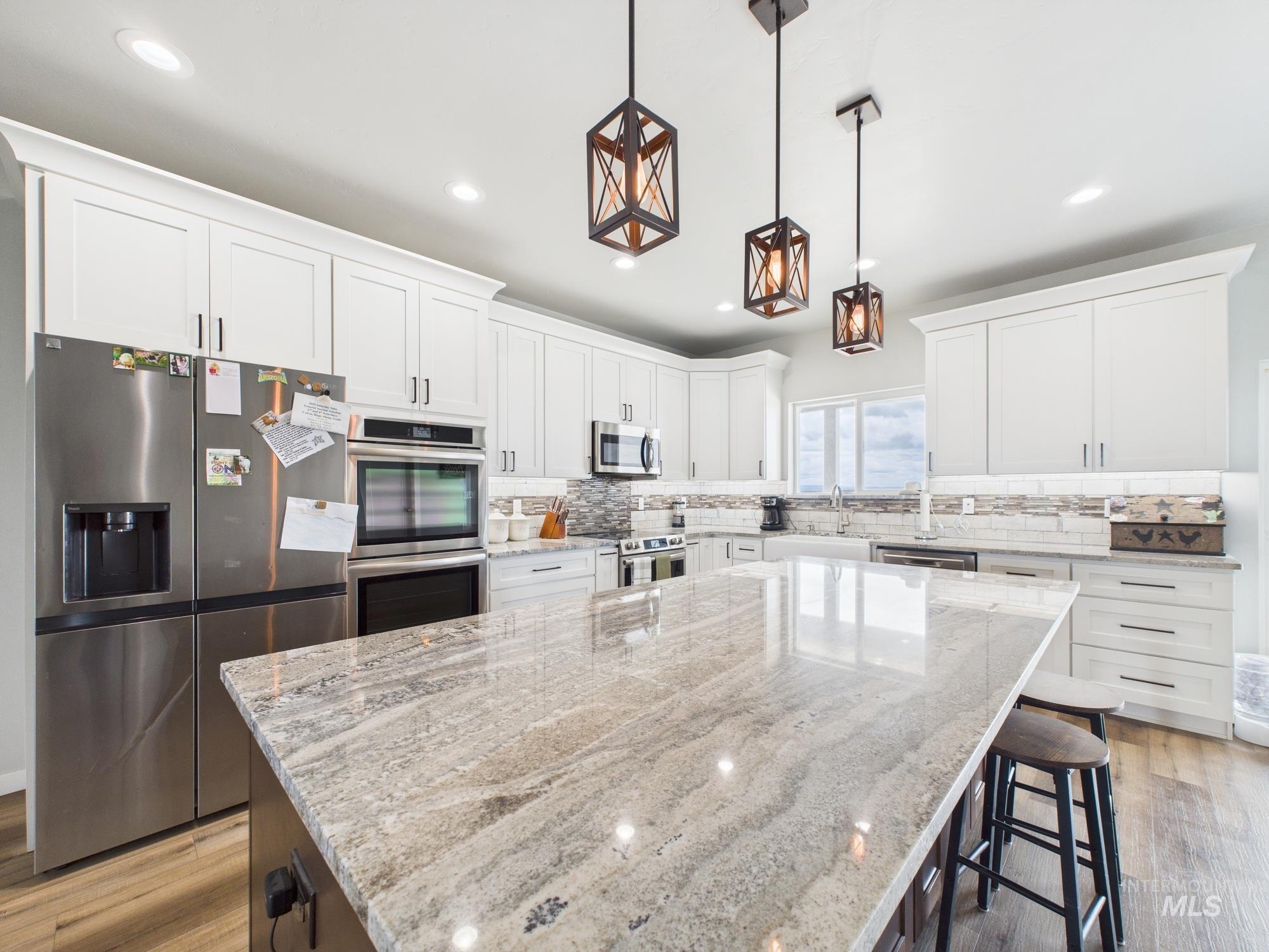 665 Tower Lane Property Photo 10