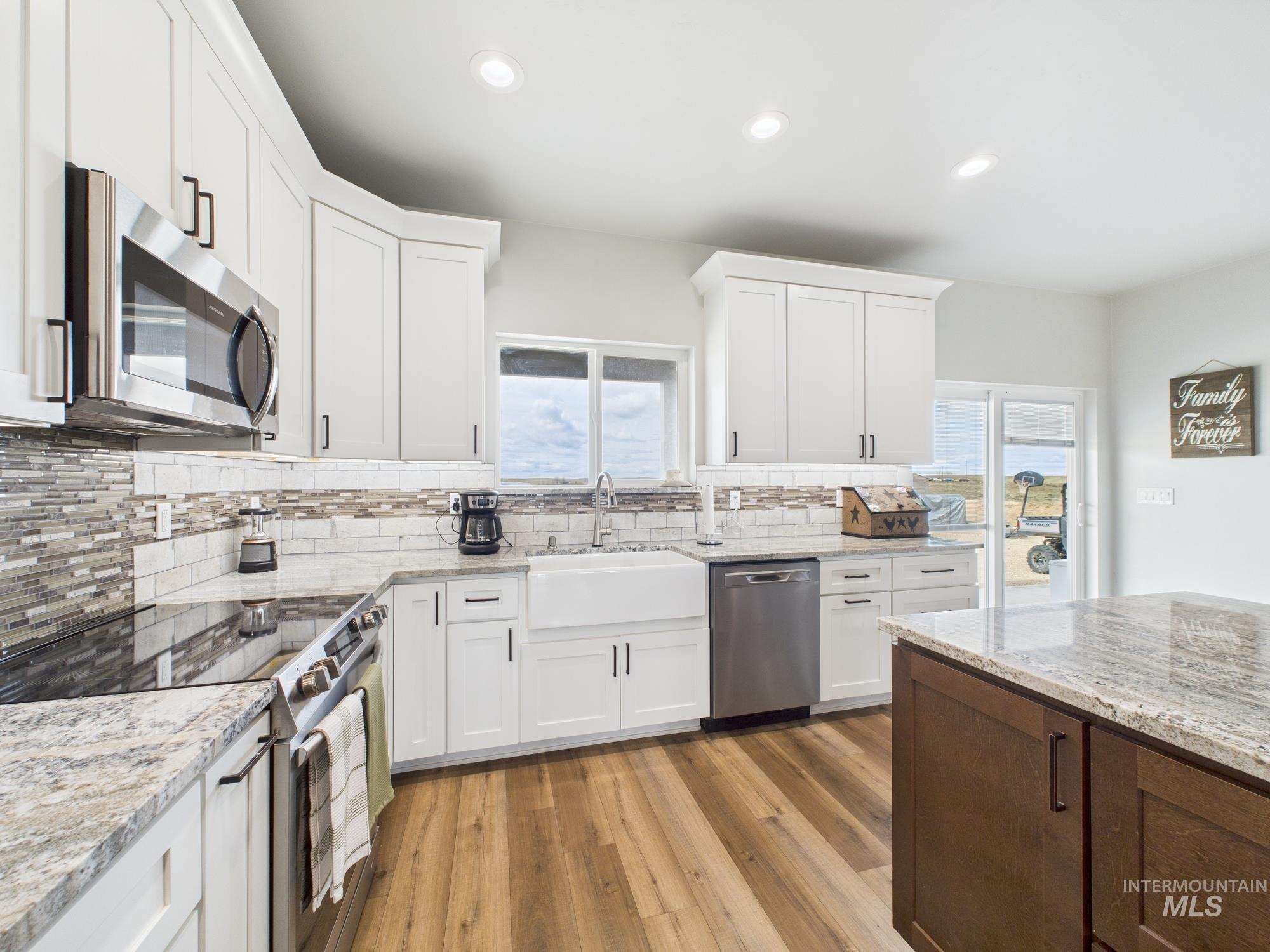 665 Tower Lane Property Photo 13
