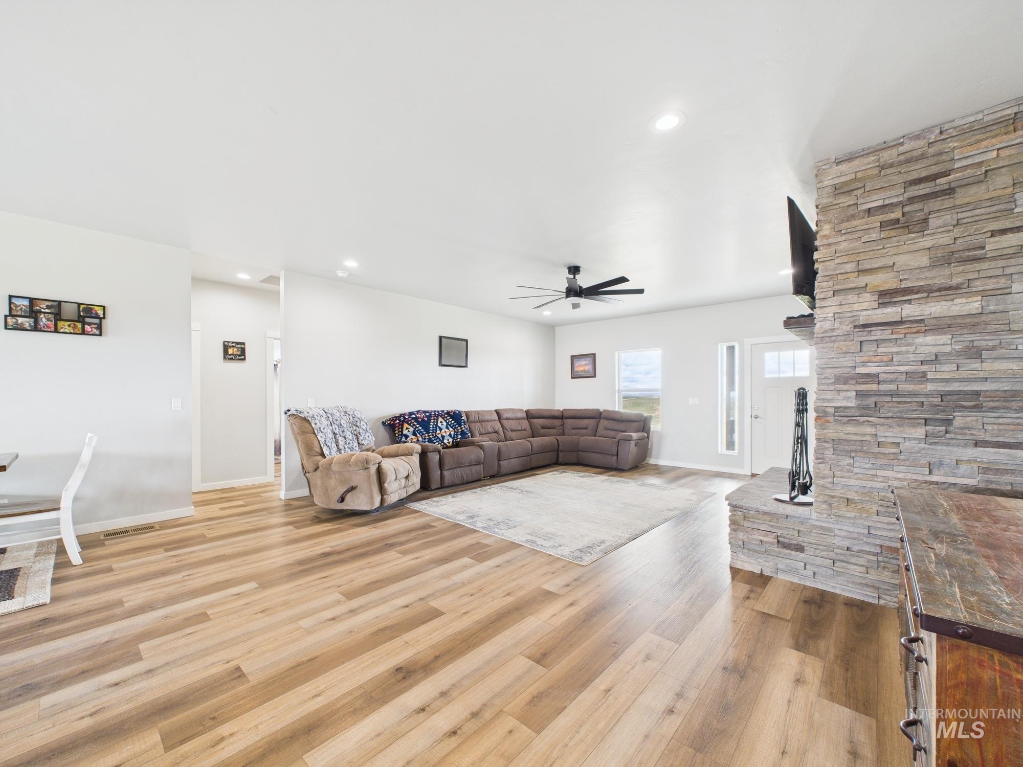665 Tower Lane Property Photo 16