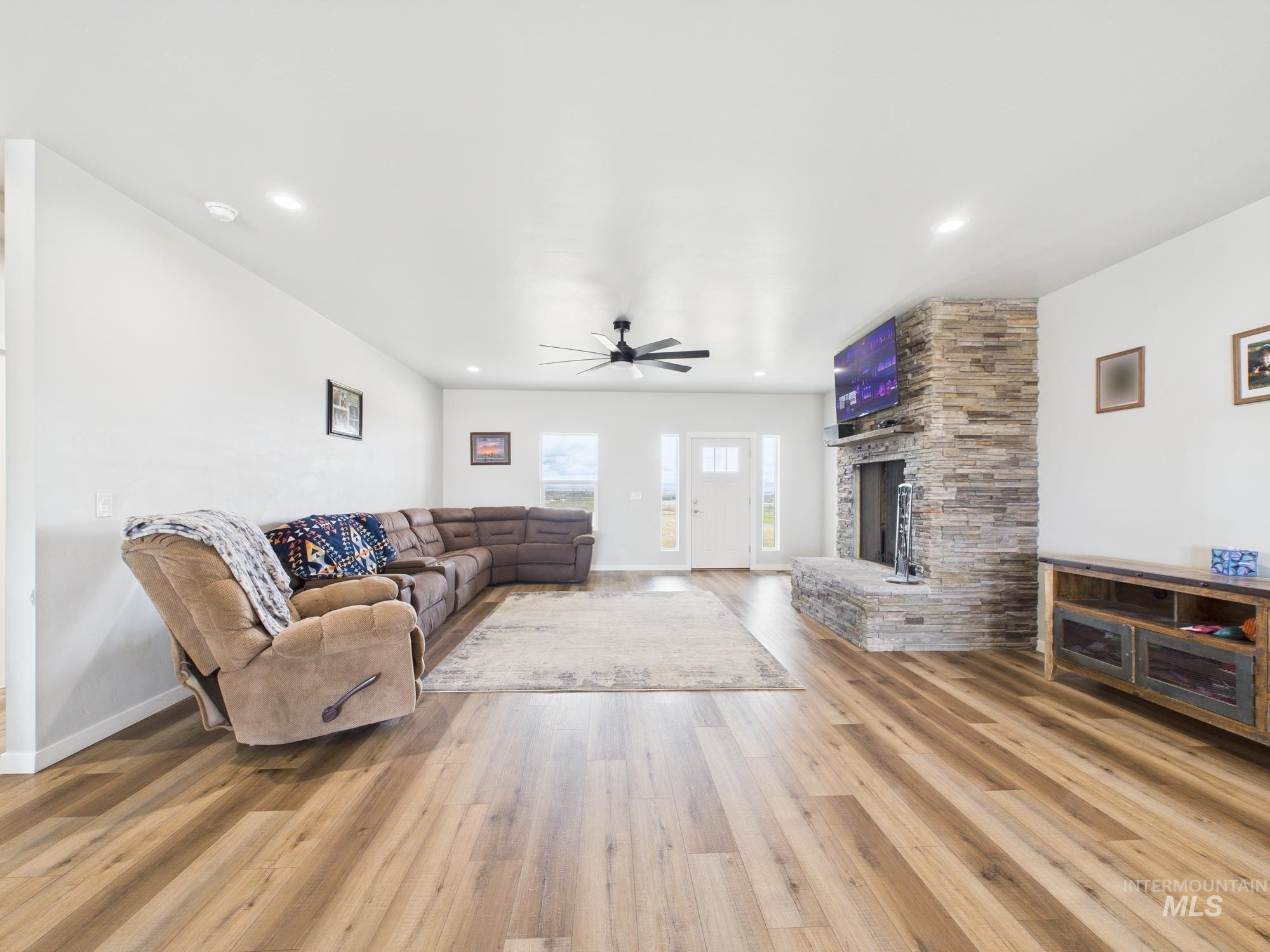 665 Tower Lane Property Photo 17