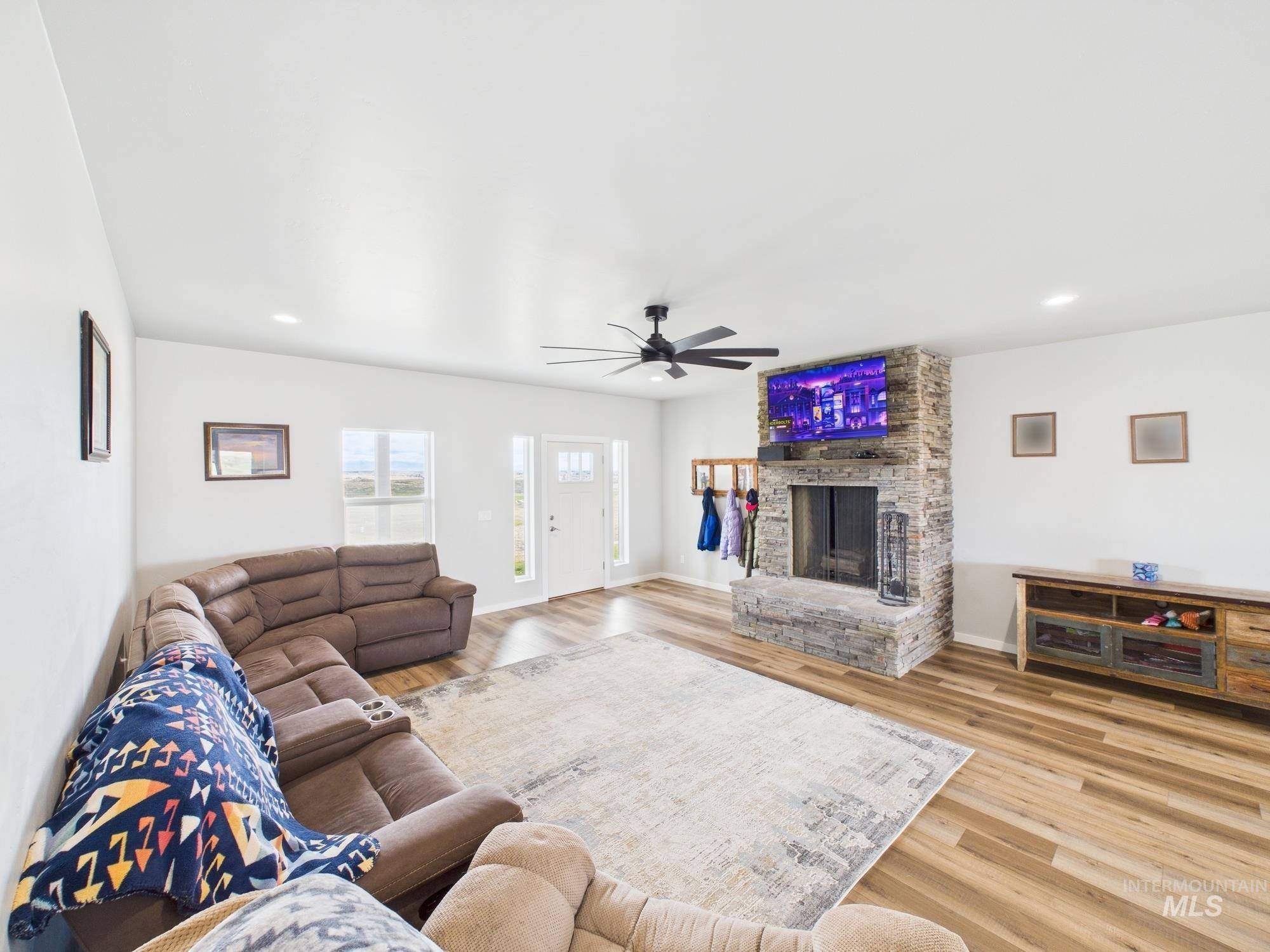 665 Tower Lane Property Photo 18