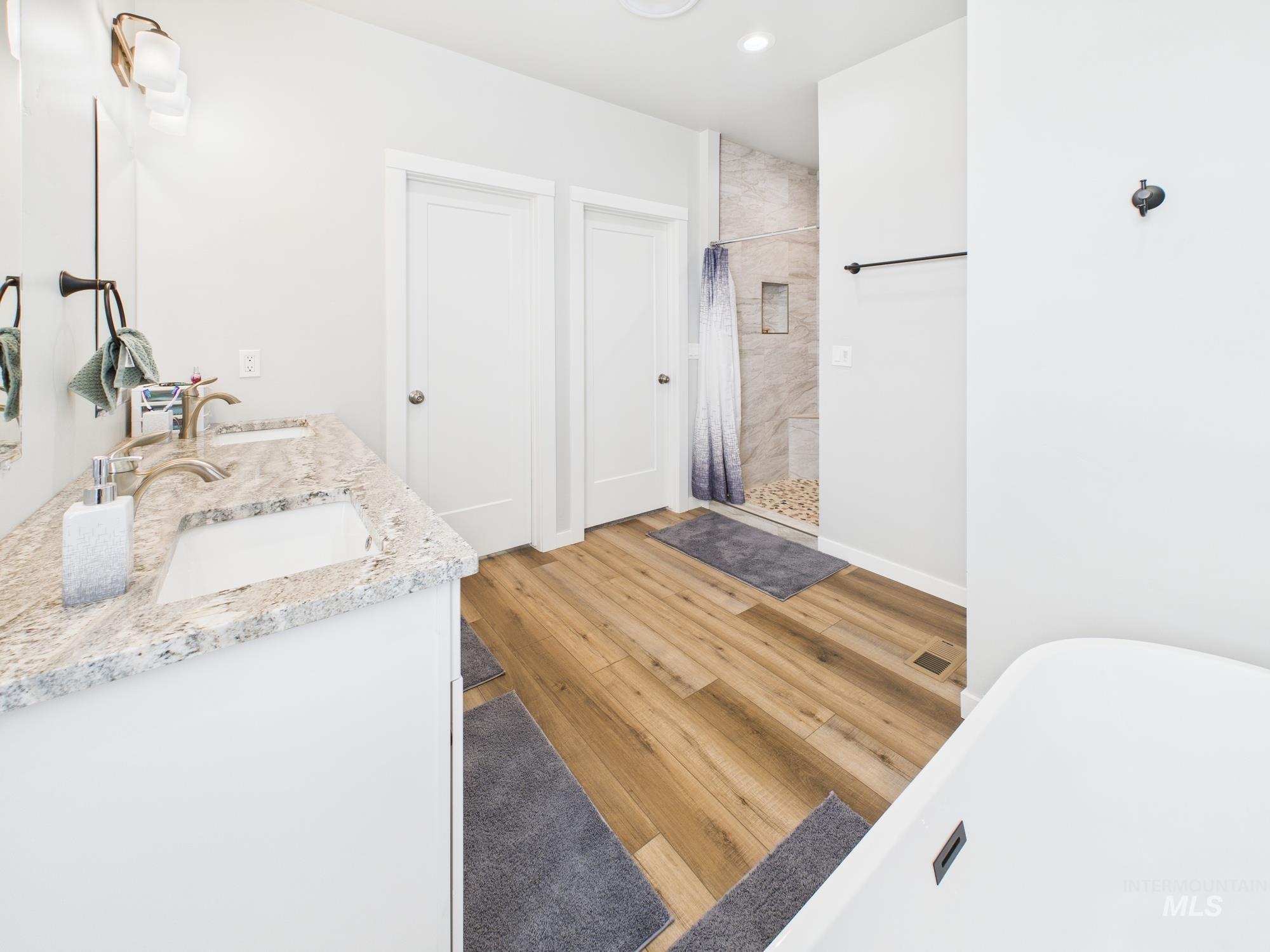 665 Tower Lane Property Photo 23