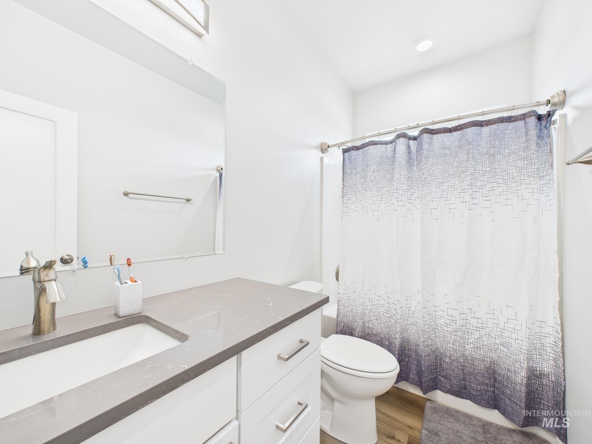 665 Tower Lane Property Photo 28