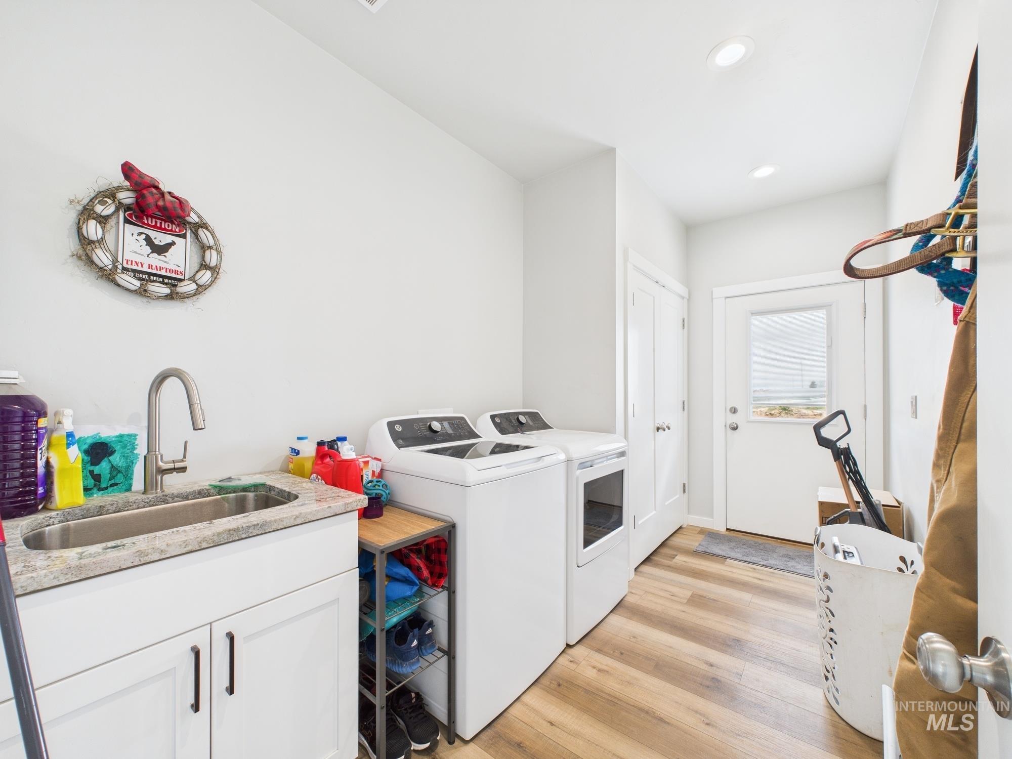 665 Tower Lane Property Photo 31