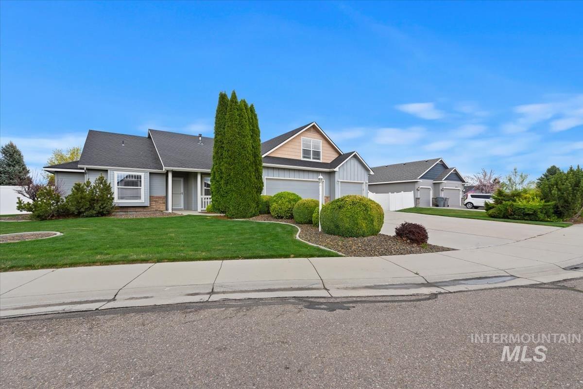 4128 E Chesapeake Dr Property Photo 4
