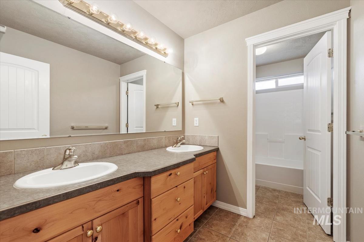 4128 E Chesapeake Dr Property Photo 20