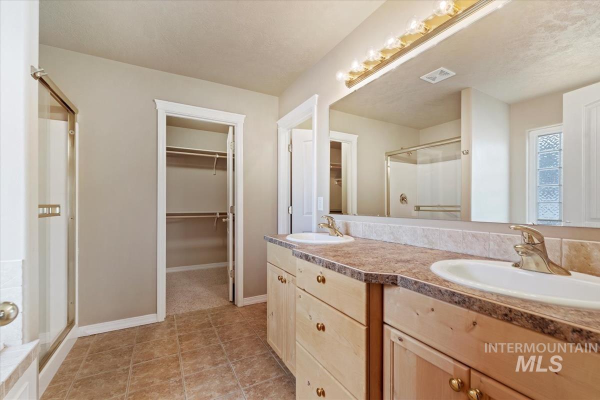 4128 E Chesapeake Dr Property Photo 24