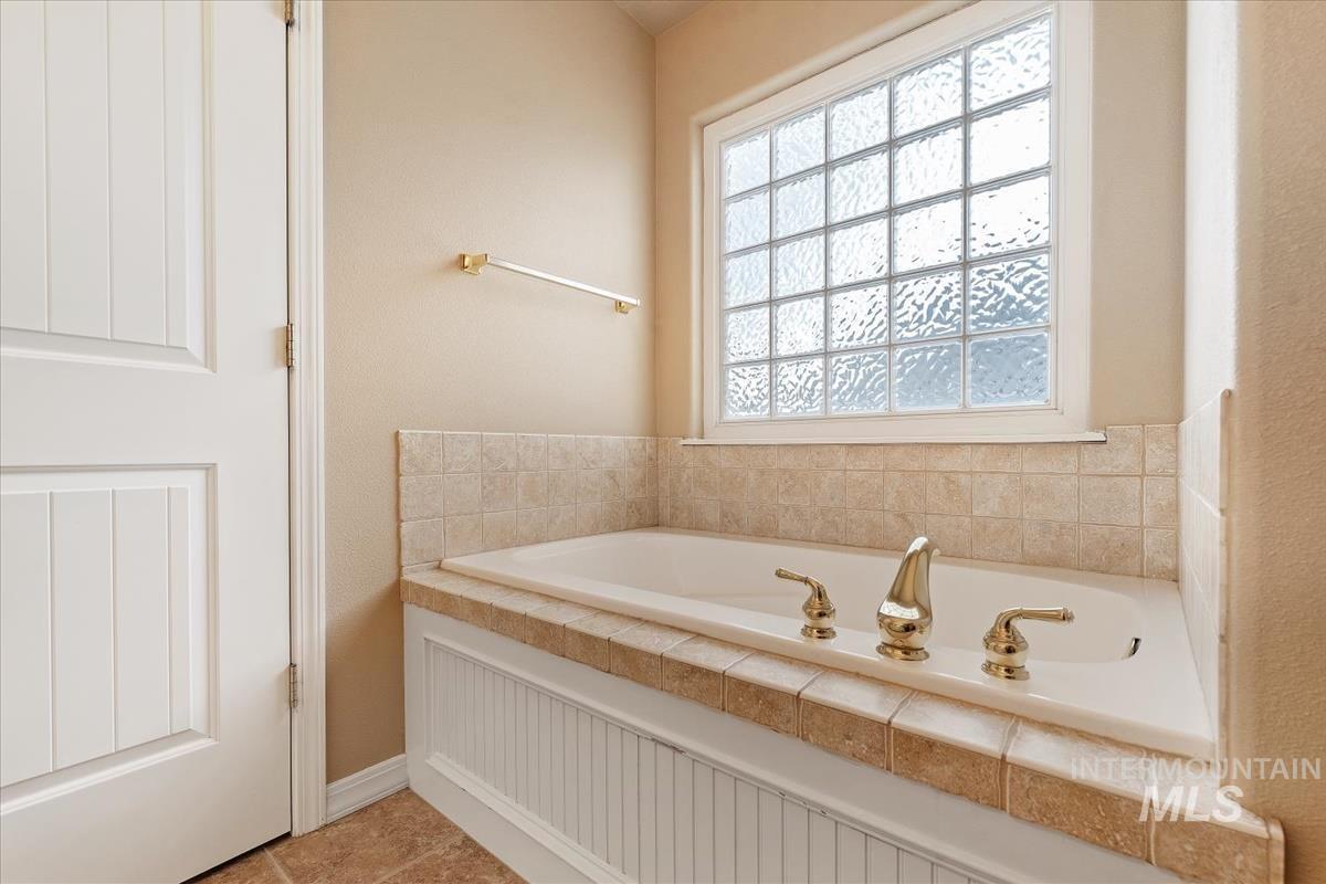 4128 E Chesapeake Dr Property Photo 26