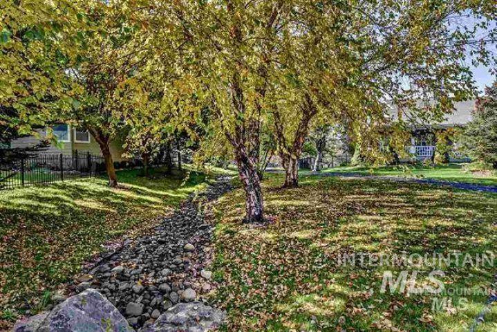 983 E Thunderbird Ct Property Photo 36