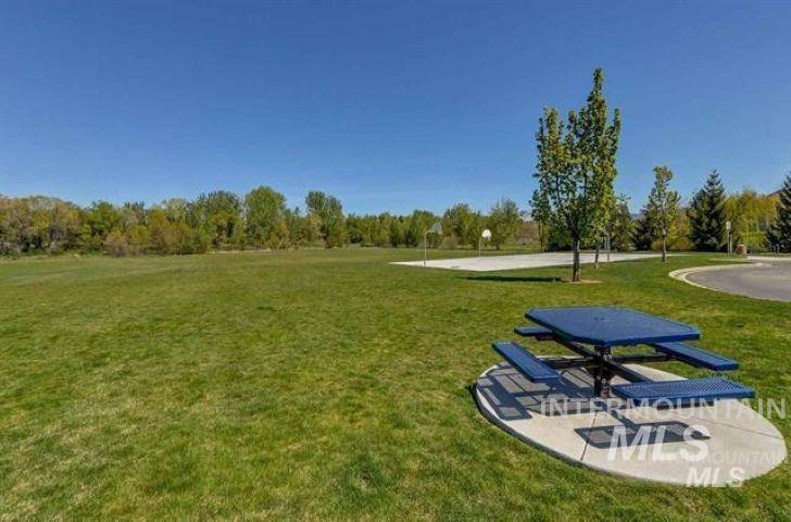 983 E Thunderbird Ct Property Photo 45