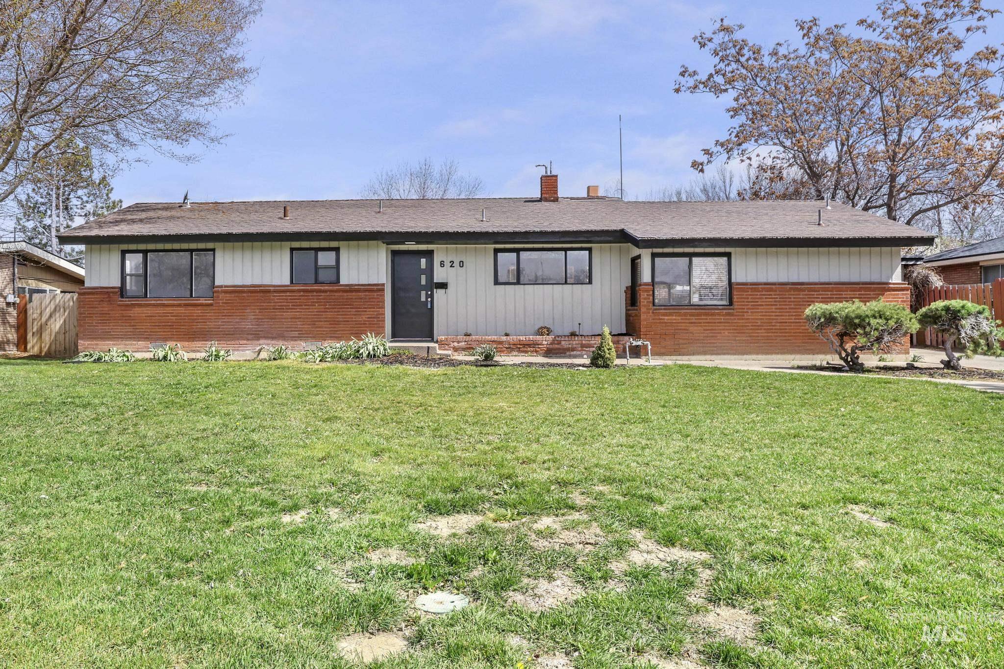 620 Monte Vista Dr Property Photo 2