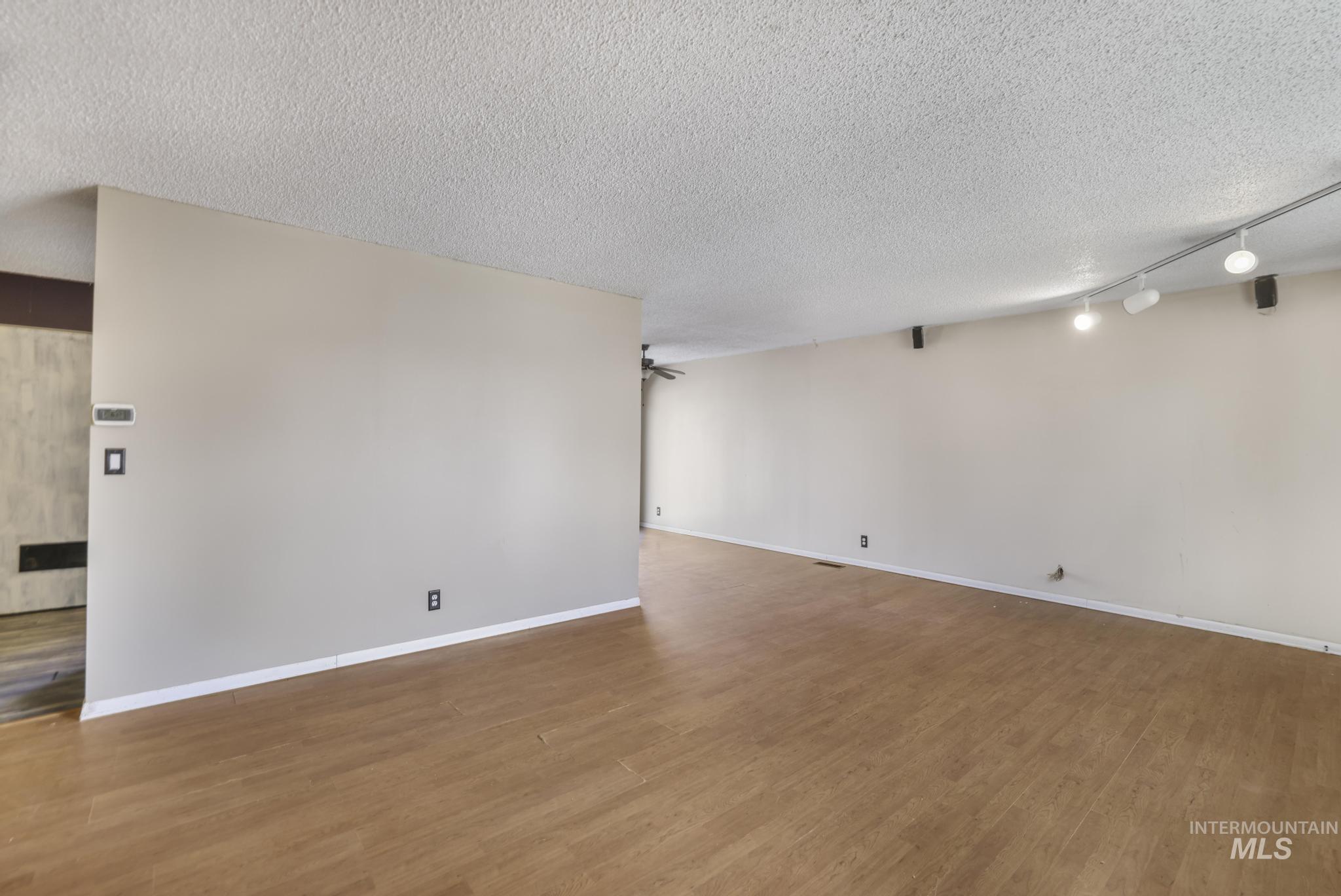 1406 Olympia Dr Property Photo 2