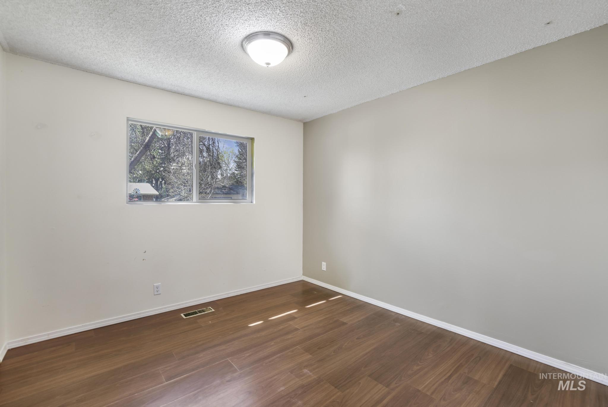 1406 Olympia Dr Property Photo 8
