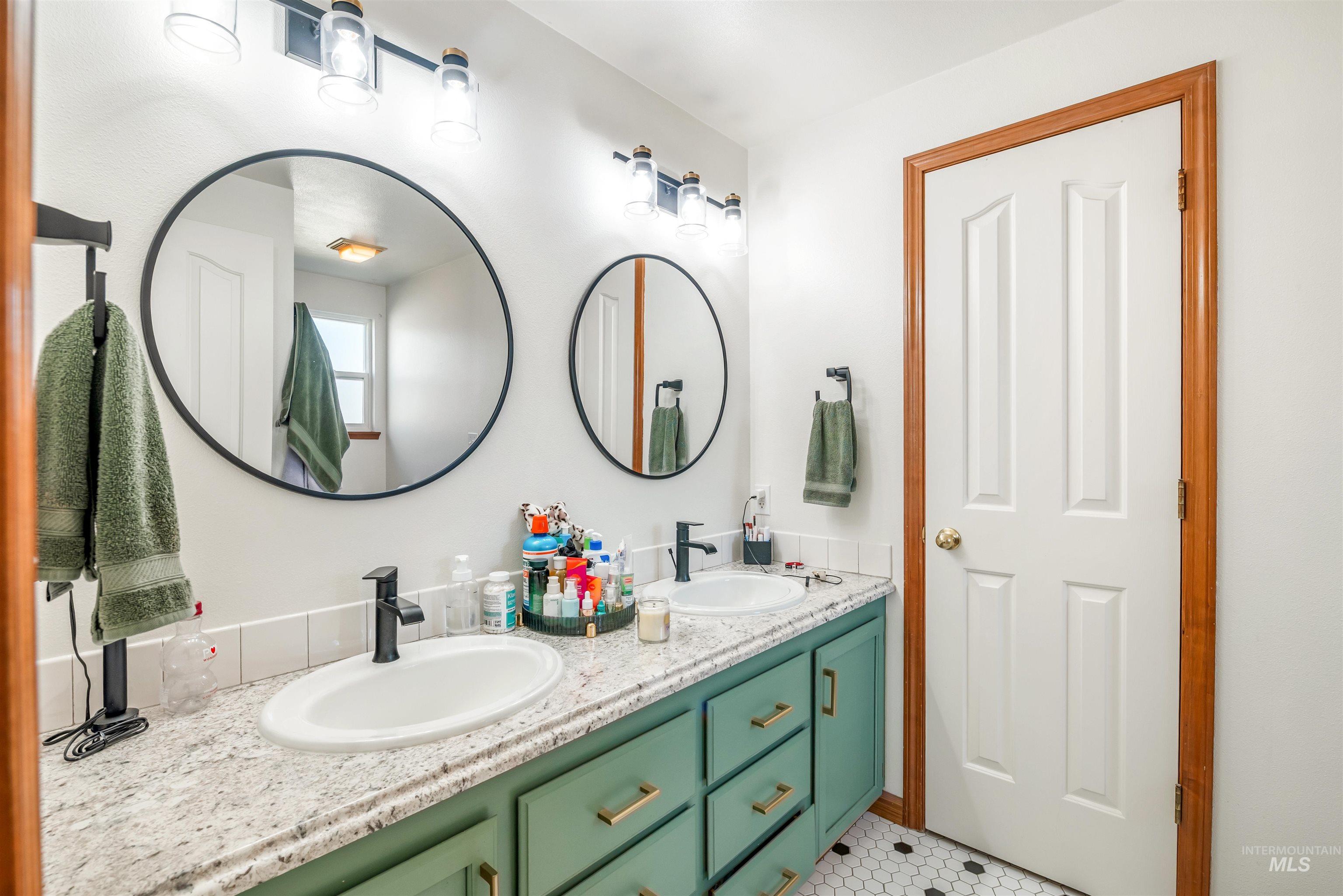1768 N Victor Ave Property Photo 18